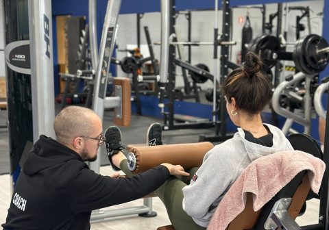 treinador acompanhando sócia na ginásio l'orange bleue agueda